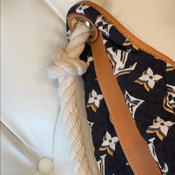 Louis Vuitton Limited Edition Navy Blue Bulles GM - Picture 5 of 15